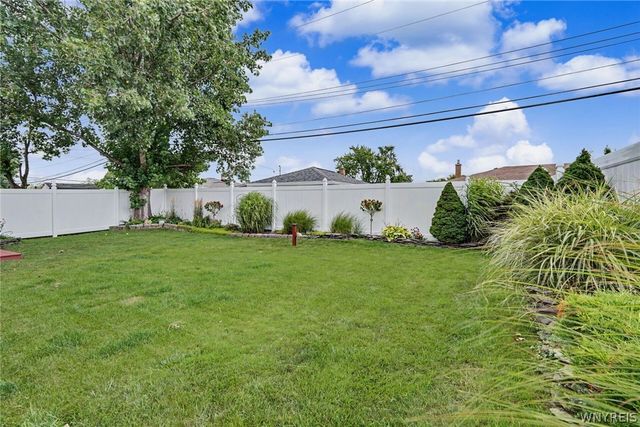 42 Leni Lane, Cheektowaga, NY 14225