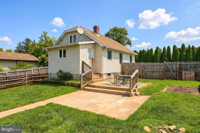 2151 MAPLE RD, York, PA 17408