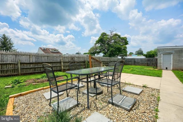 2151 MAPLE RD, York, PA 17408