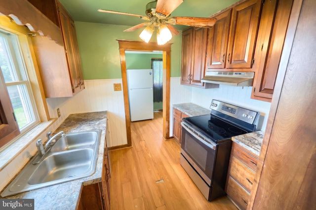 2151 MAPLE RD, York, PA 17408