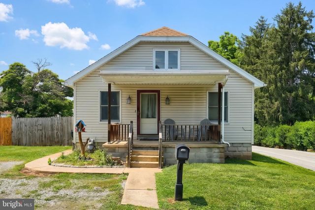 2151 MAPLE RD, York, PA 17408