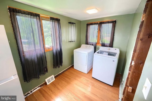 2151 MAPLE RD, York, PA 17408