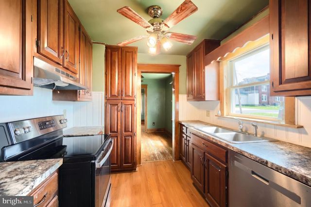 2151 MAPLE RD, York, PA 17408