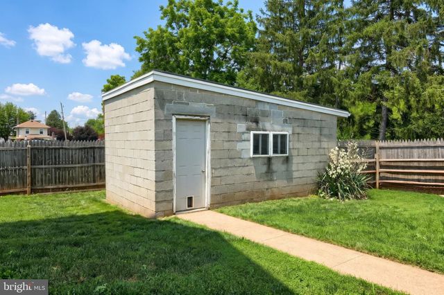 2151 MAPLE RD, York, PA 17408
