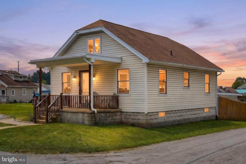 2151 MAPLE RD, York, PA 17408