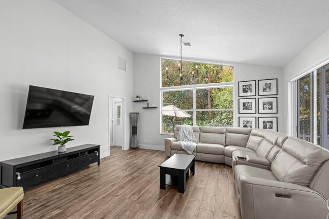 9061 Cypress Hollow Drive, Palm Beach Gardens, FL 33418