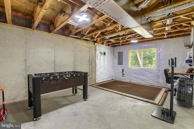 2 WOODS DR, Camp Hill, PA 17011