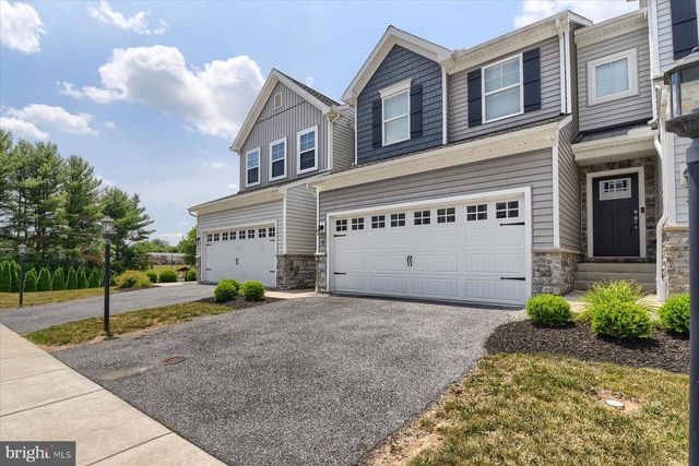 2 WOODS DR, Camp Hill, PA 17011