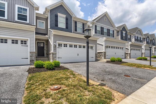 2 WOODS DR, Camp Hill, PA 17011