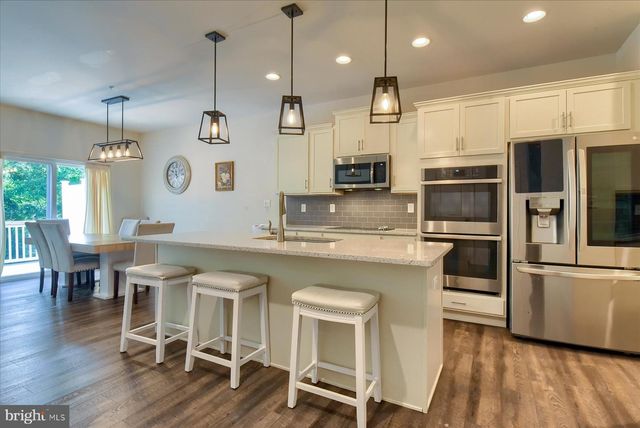 2 WOODS DR, Camp Hill, PA 17011