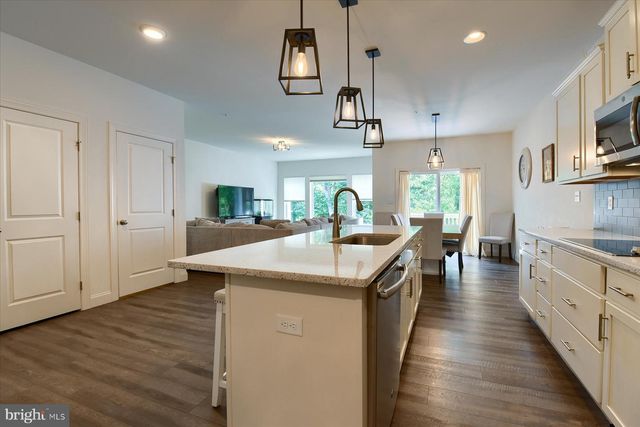 2 WOODS DR, Camp Hill, PA 17011
