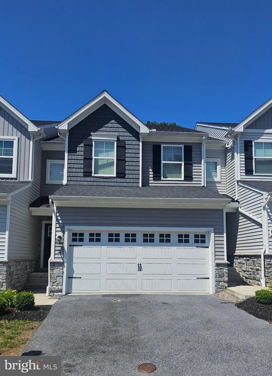 2 WOODS DR, Camp Hill, PA 17011