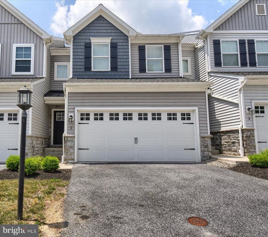 2 WOODS DR, Camp Hill, PA 17011