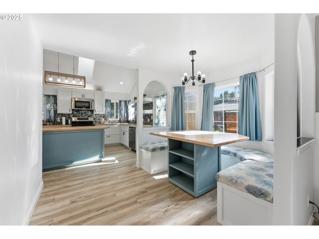 2222 ASH St, North Bend, OR 97459