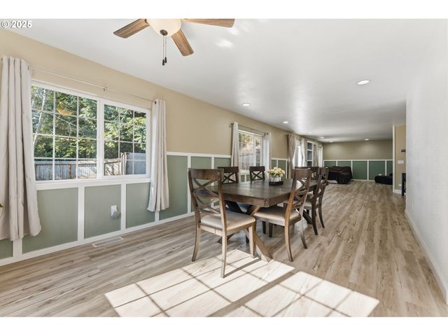 2222 ASH St, North Bend, OR 97459