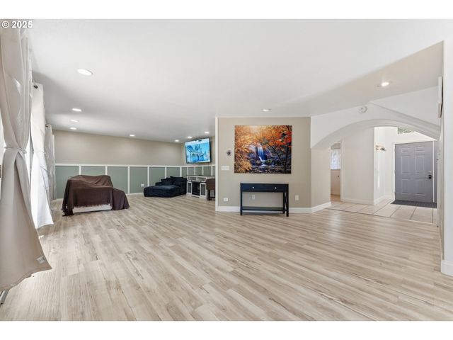 2222 ASH St, North Bend, OR 97459