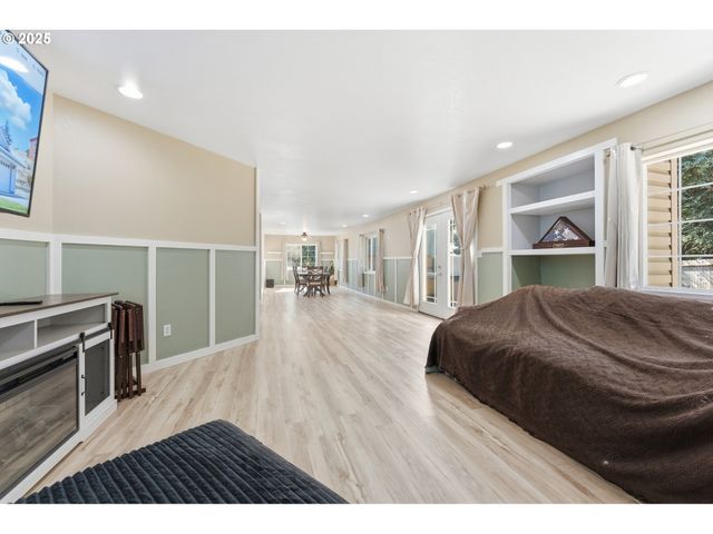 2222 ASH St, North Bend, OR 97459