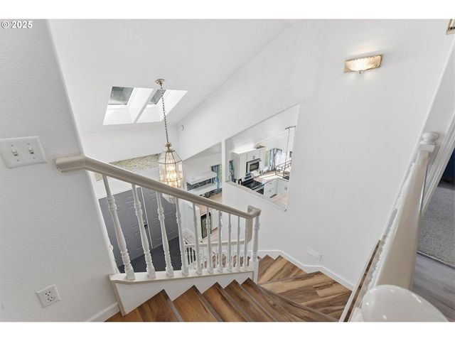 2222 ASH St, North Bend, OR 97459