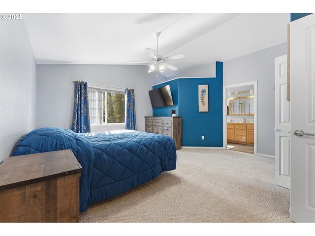 2222 ASH St, North Bend, OR 97459