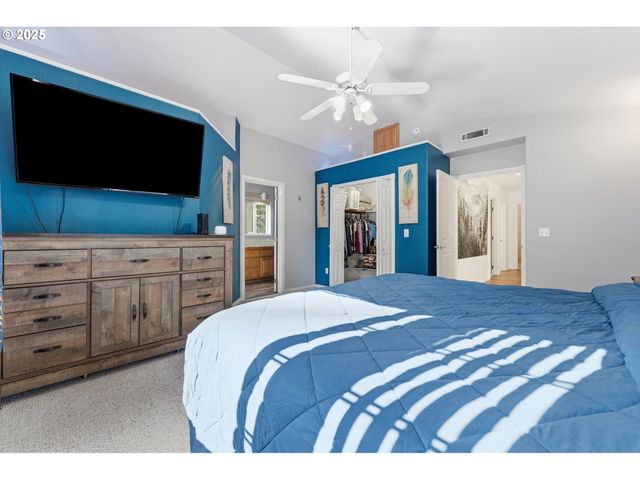 2222 ASH St, North Bend, OR 97459