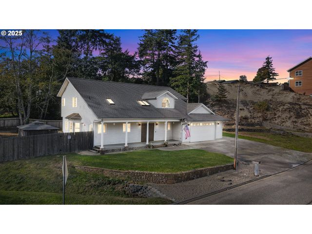 2222 ASH St, North Bend, OR 97459