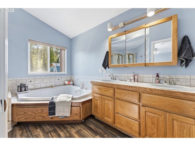 2222 ASH St, North Bend, OR 97459