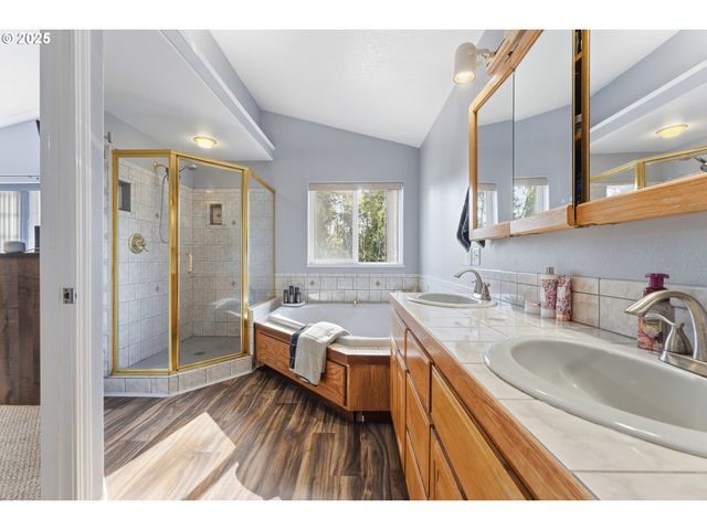 2222 ASH St, North Bend, OR 97459