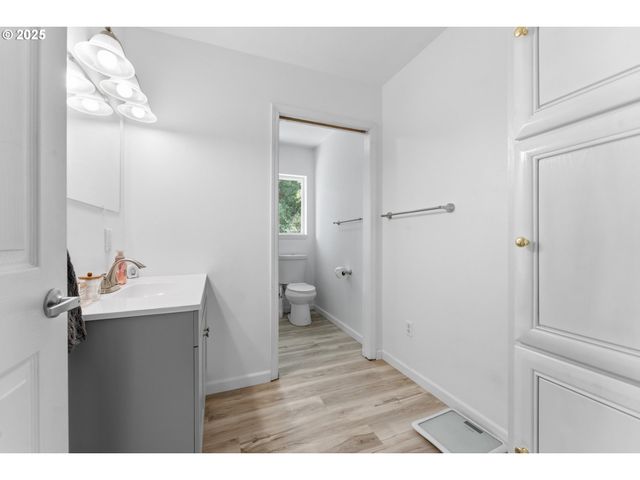 2222 ASH St, North Bend, OR 97459