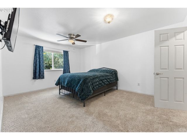 2222 ASH St, North Bend, OR 97459