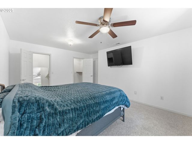 2222 ASH St, North Bend, OR 97459