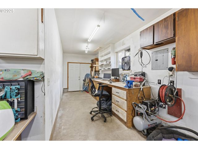 2222 ASH St, North Bend, OR 97459