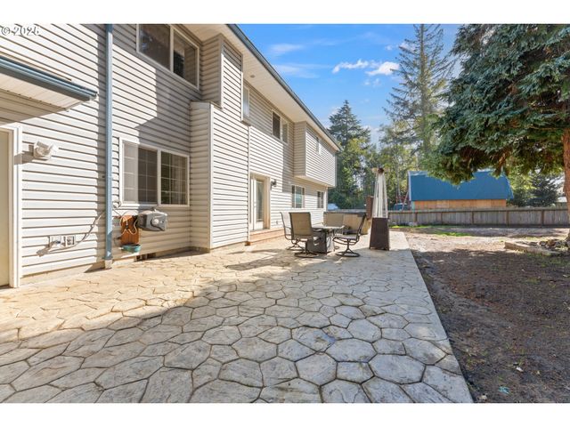 2222 ASH St, North Bend, OR 97459