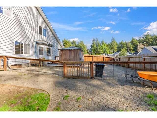 2222 ASH St, North Bend, OR 97459