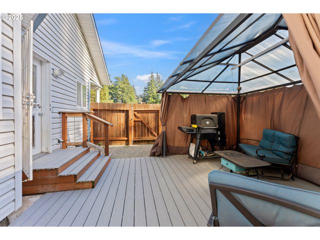 2222 ASH St, North Bend, OR 97459