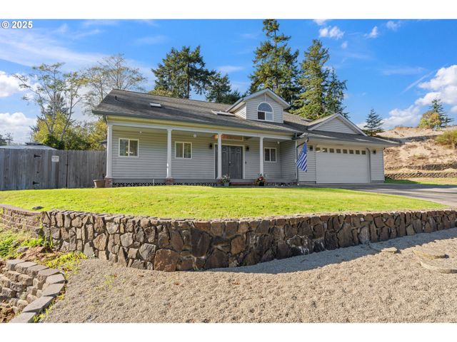 2222 ASH St, North Bend, OR 97459