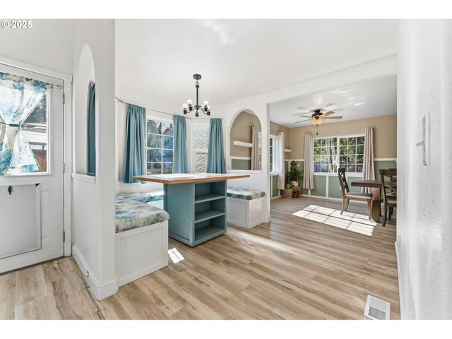 2222 ASH St, North Bend, OR 97459