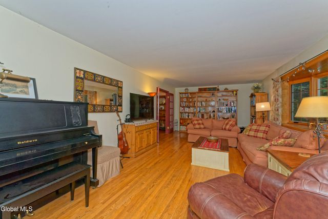 2525 Antonia Drive, Niskayuna, NY 12309