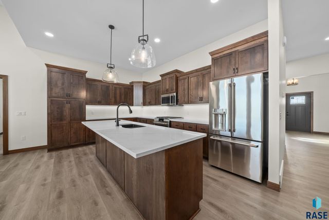 7806 E Bull Pine Trl Trail, Sioux Falls, SD 57110