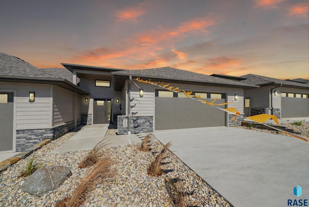7806 E Bull Pine Trl Trail, Sioux Falls, SD 57110
