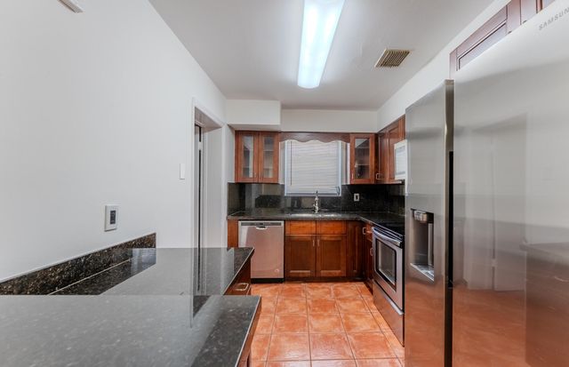 320 N 69th Way, Hollywood, FL 33024