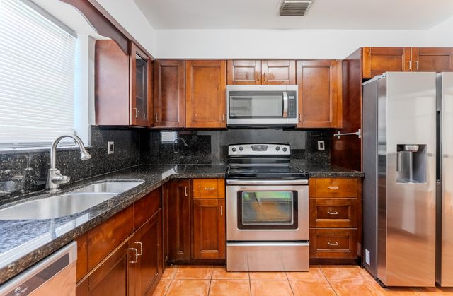 320 N 69th Way, Hollywood, FL 33024