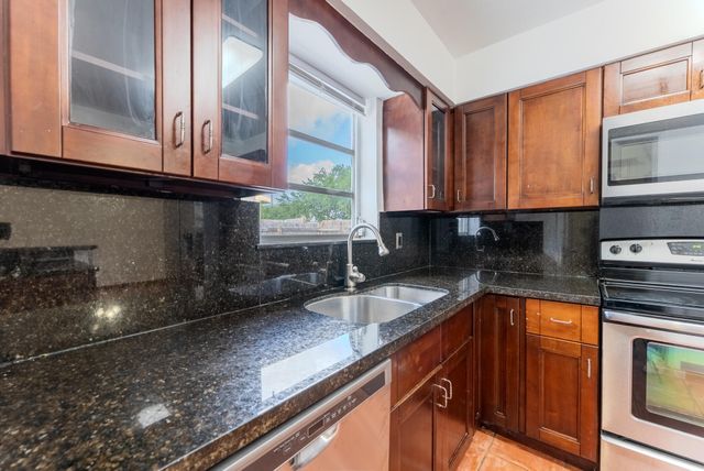 320 N 69th Way, Hollywood, FL 33024