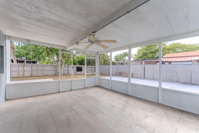 320 N 69th Way, Hollywood, FL 33024