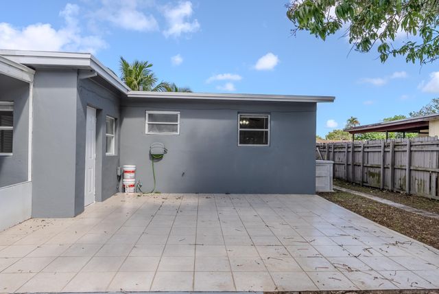 320 N 69th Way, Hollywood, FL 33024