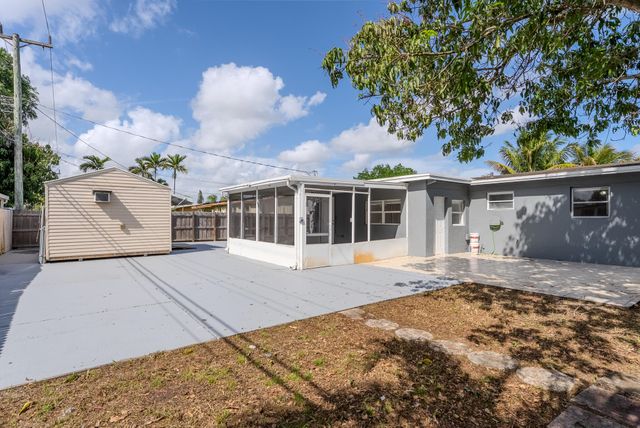 320 N 69th Way, Hollywood, FL 33024