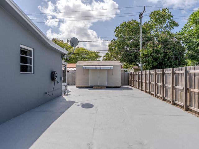 320 N 69th Way, Hollywood, FL 33024