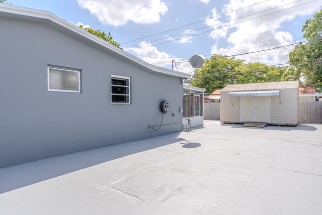 320 N 69th Way, Hollywood, FL 33024