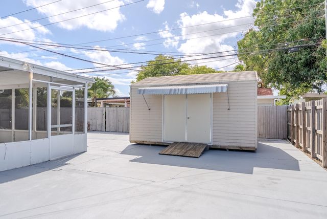 320 N 69th Way, Hollywood, FL 33024