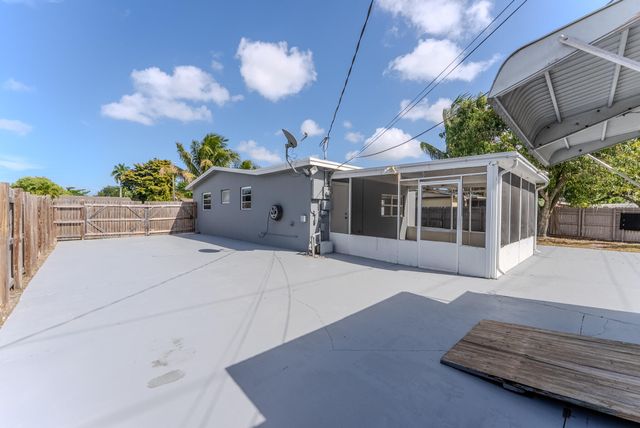 320 N 69th Way, Hollywood, FL 33024