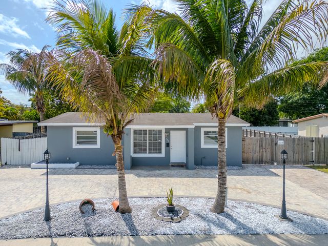 320 N 69th Way, Hollywood, FL 33024